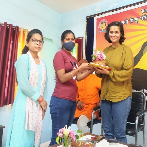 Megha Parmar, Alumni of Vidya Bharati who made a world record, was greets