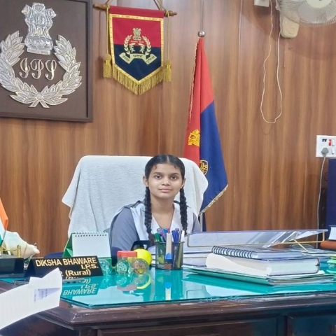 Students of Sanjay Vidya Mandir took over the charge of SP