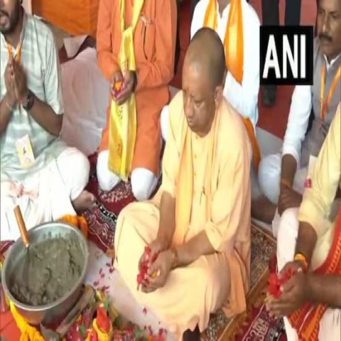 Chief Minister Yogi Adityanath laid the foundation stone of SSM in Basti Basahawa