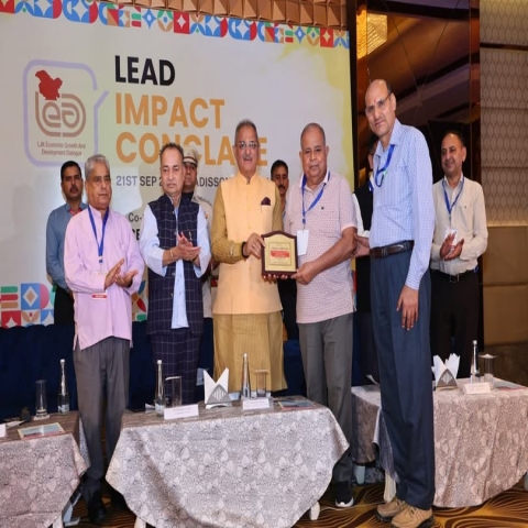 Award of Appreciation presented to Vidya Bharti JKL In LEADS CONCLAVE By Honorable LG, Ladakh