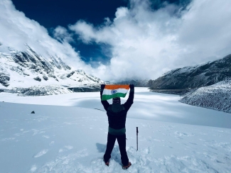 Alumnus Conquers Annapurna Circuit & Thorong La Pass, Brings Glory